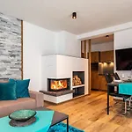 Apartment For Moments & *
