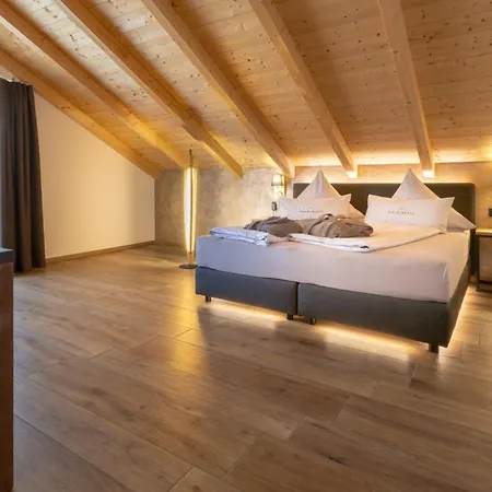 For Moments & Apartment